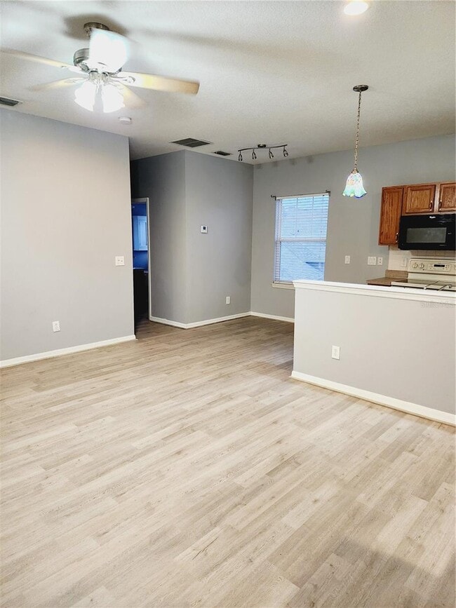 Building Photo - 1014 Persimmon St