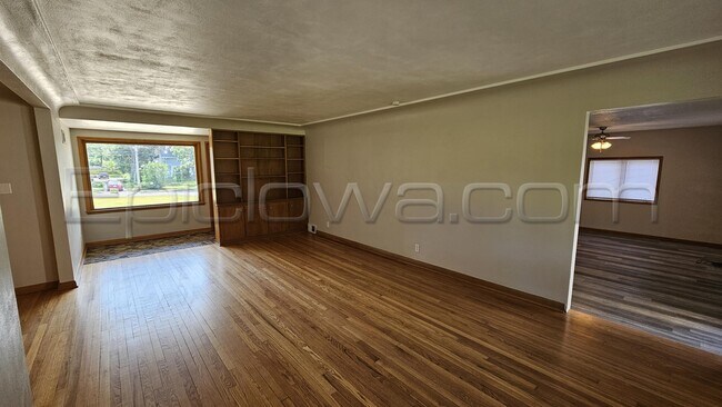 Foto del edificio - 1617 Center Point Rd NE