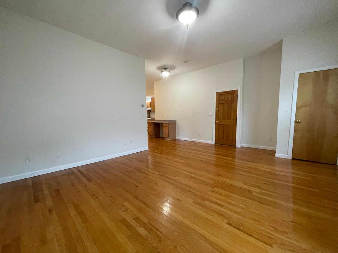 Primary Photo - 1 McLean Pl
