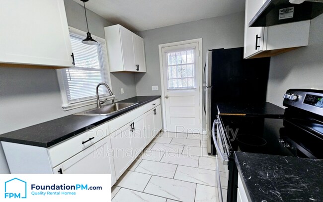 Foto del edificio - 1801 Myrna Ln