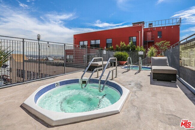 Foto del edificio - 746 S Los Angeles St