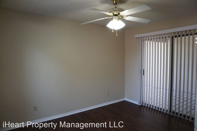 Building Photo - 3 br, 2.5 bath House - 14914 Oak Summit