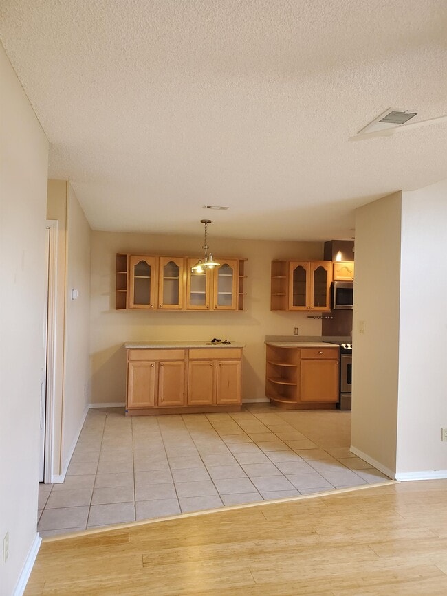 Building Photo - 5051 Grande DriveUnit I-4