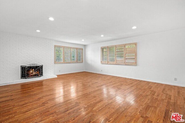 Foto del edificio - 3549 Stone Canyon Ave