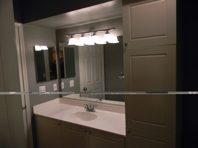 Building Photo - 12894 Fair Briar Ln