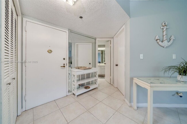Building Photo - 7400 Radice Ct
