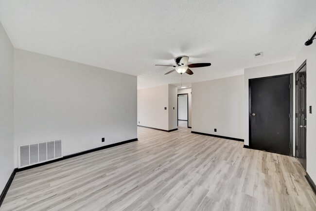 Building Photo - 5707 Ballard Ave