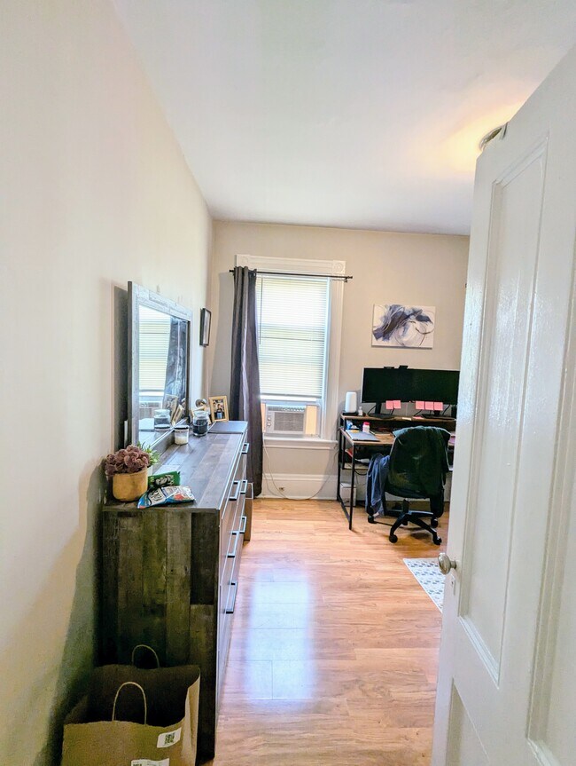 Foto del edificio - 881 E 4th St