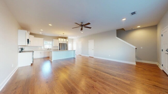 Building Photo - 2 Story Townhome in Hartbrook, Very Close to HWY280