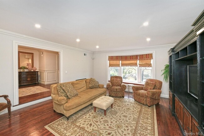 Building Photo - 22 West Dr