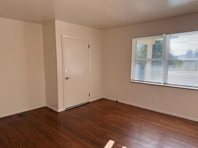 Foto del edificio - 1025 W Parkway Ave