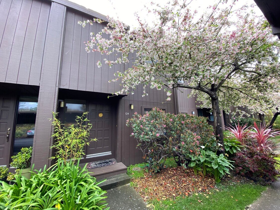 Foto principal - Bright and cozy 2-Bedroom, 2 Bathroom loca...