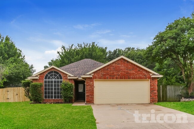 Building Photo - 1704 Fern Dr