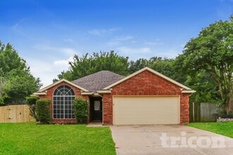 Building Photo - 1704 Fern Dr