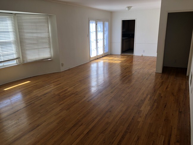 Building Photo - 614 Acanto St