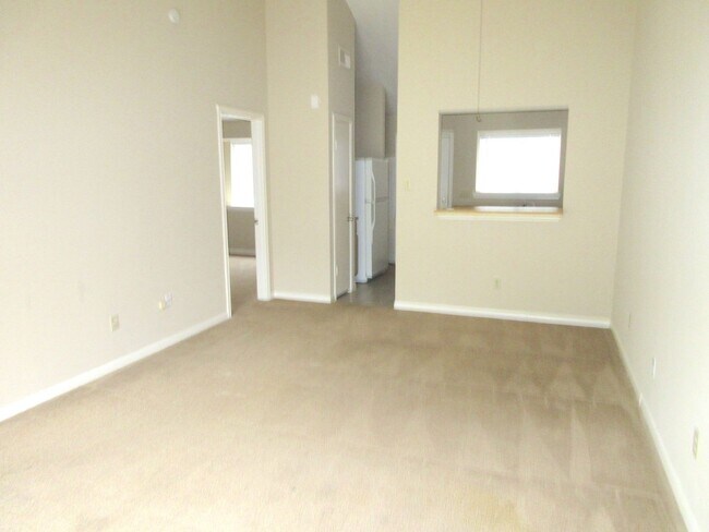 Building Photo - Why rent an aparment when you can have a h...