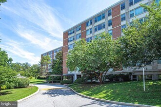 Building Photo - 4401 Roland Ave