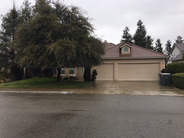 Building Photo - 2870 E Palisade Dr