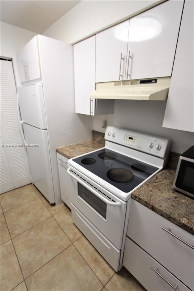 Building Photo - 17485 NW 67th Ct