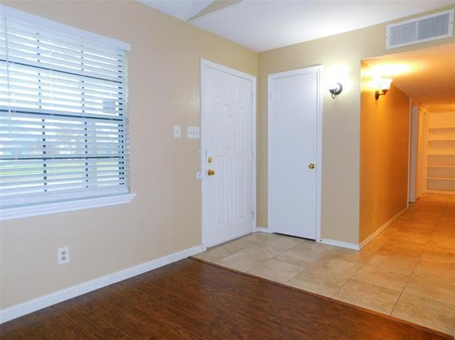 Foto del edificio - 5808 Trego Cir