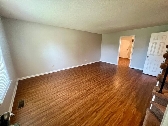 Foto del edificio - 860 Village Ct