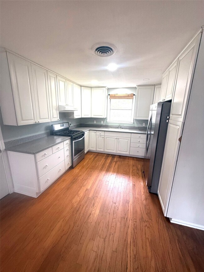 Foto del edificio - 12 Willow Ln