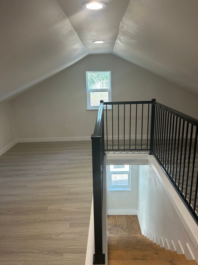 Foto del edificio - 4656 Bay Rd