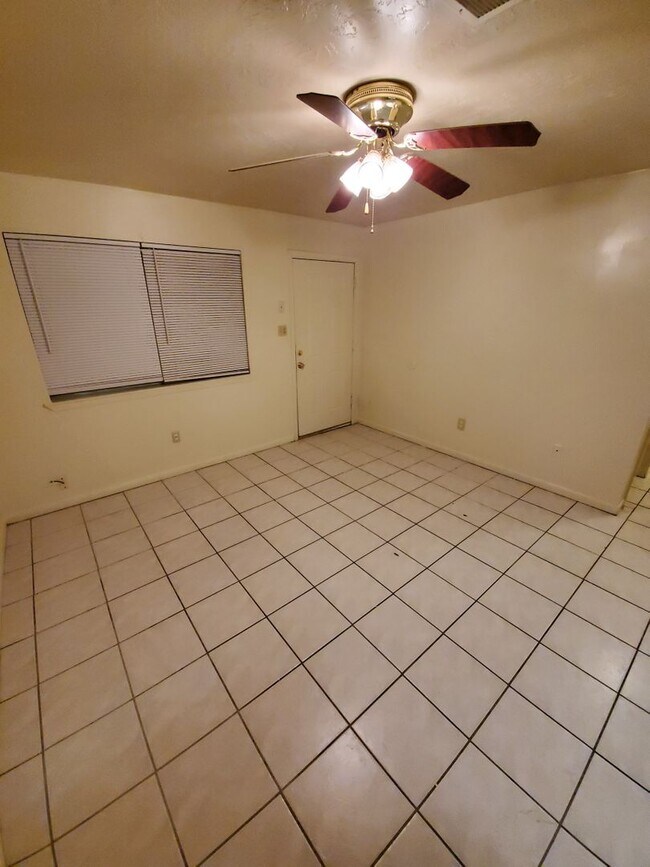Foto del edificio - 2 bedroom /1 bath Fourplex in North Bryan! Available Now!