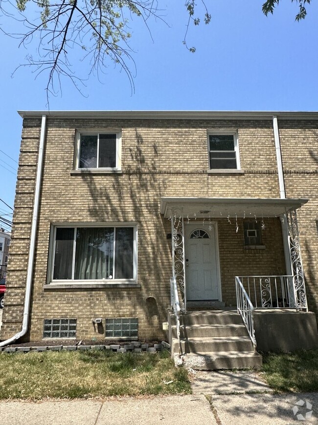 Building Photo - 2346 W Jarvis Ave