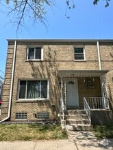 Building Photo - 2346 W Jarvis Ave