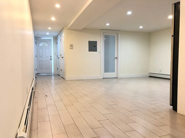 Building Photo - 98 Harman St