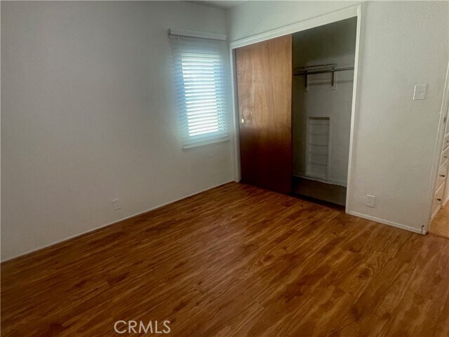 Foto del edificio - 1139 W 102nd St