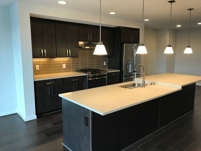 Foto del edificio - Newer 2 bed / 2.5 bath condo in Bryant Heights.