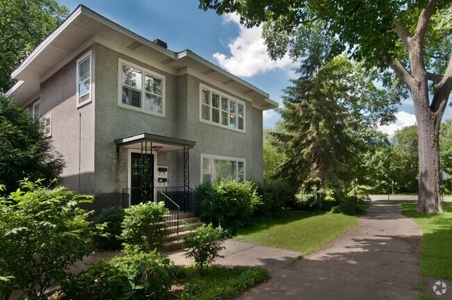 Building Photo - 621 Kenwood Pky