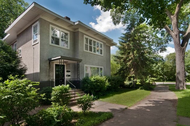 Building Photo - 621 Kenwood Pky
