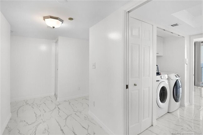 Building Photo - 8750 S Ocean Dr