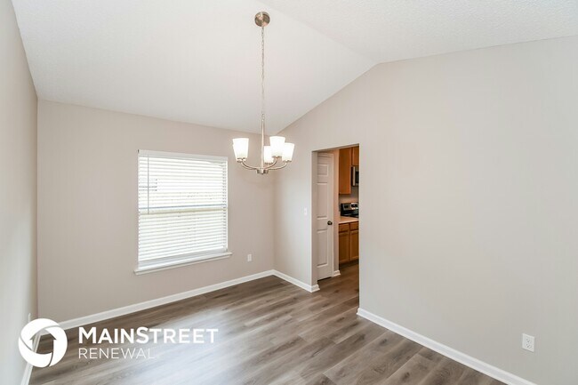 Building Photo - 13968 Crestwick Dr E