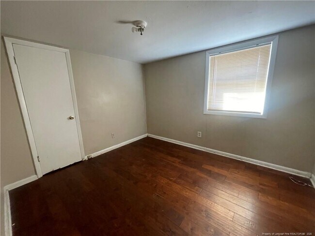 Foto del edificio - 824 Ridge Rd