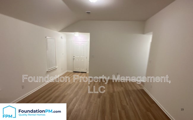 Building Photo - 96 W Byfield Dr