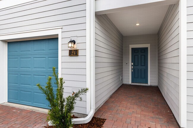 Foto del edificio - Brand-New Town Home in Shearwater with Resort-Style Amenities