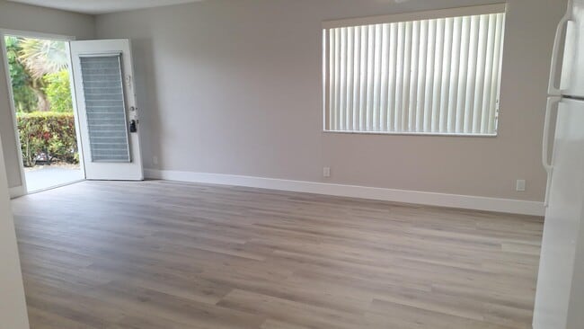 Building Photo - 120 Normandy Ln