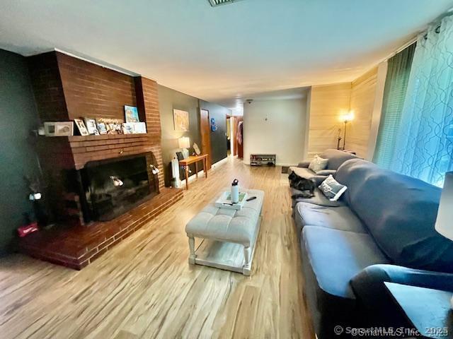 Foto del edificio - 66 Haywardville Rd