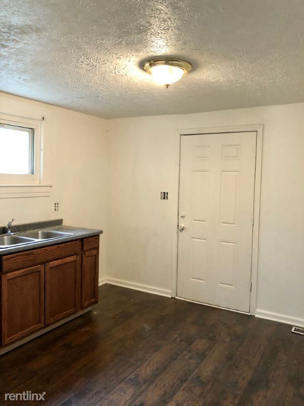 Building Photo - 3 br, 1 bath House - 2320 W Gaulbert Ave
