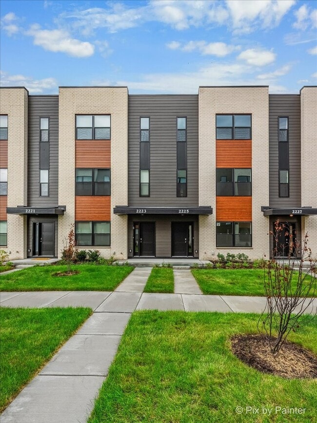 Building Photo - 2225 Waters Edge Dr