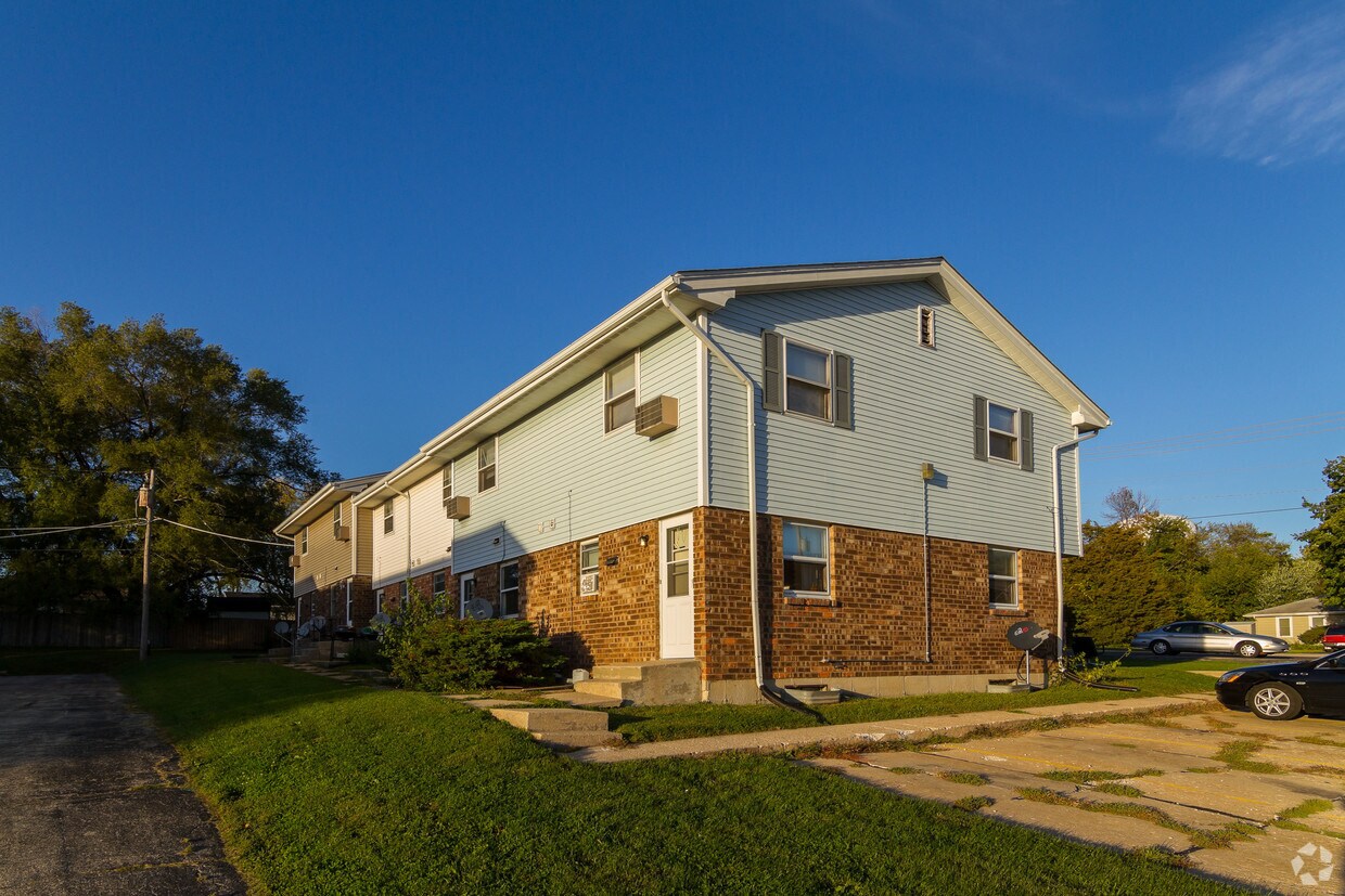 Foto del edificio - 2329-2339 Forest View Rd