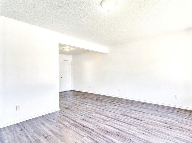 Foto del edificio - 726 Martindale Rd