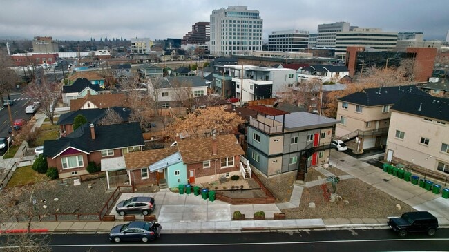 Building Photo - 451 Holcomb Ave