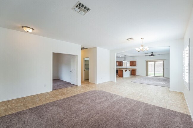 Foto del edificio - Spacious 4BR House in Gilbert