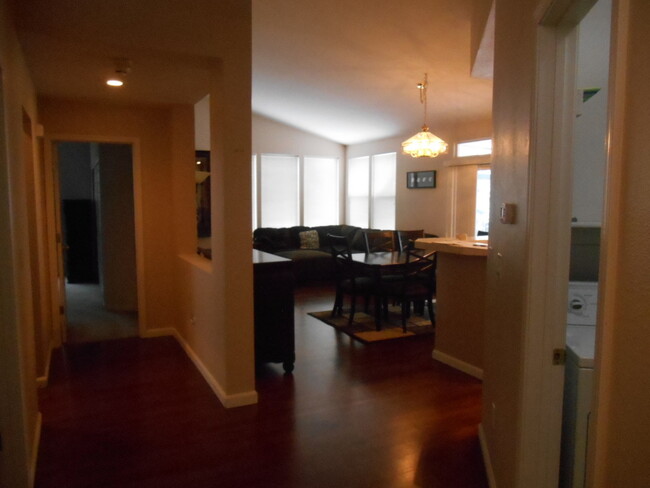 Foto del edificio - Furnished Two Bedroom Two Bathroom Caug...