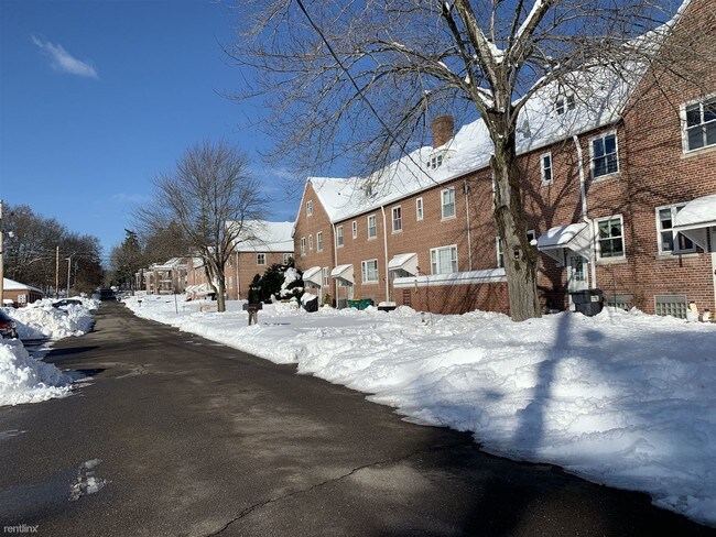Foto del edificio - 3 br, 3.5 bath Townhome - 15 Elm Road